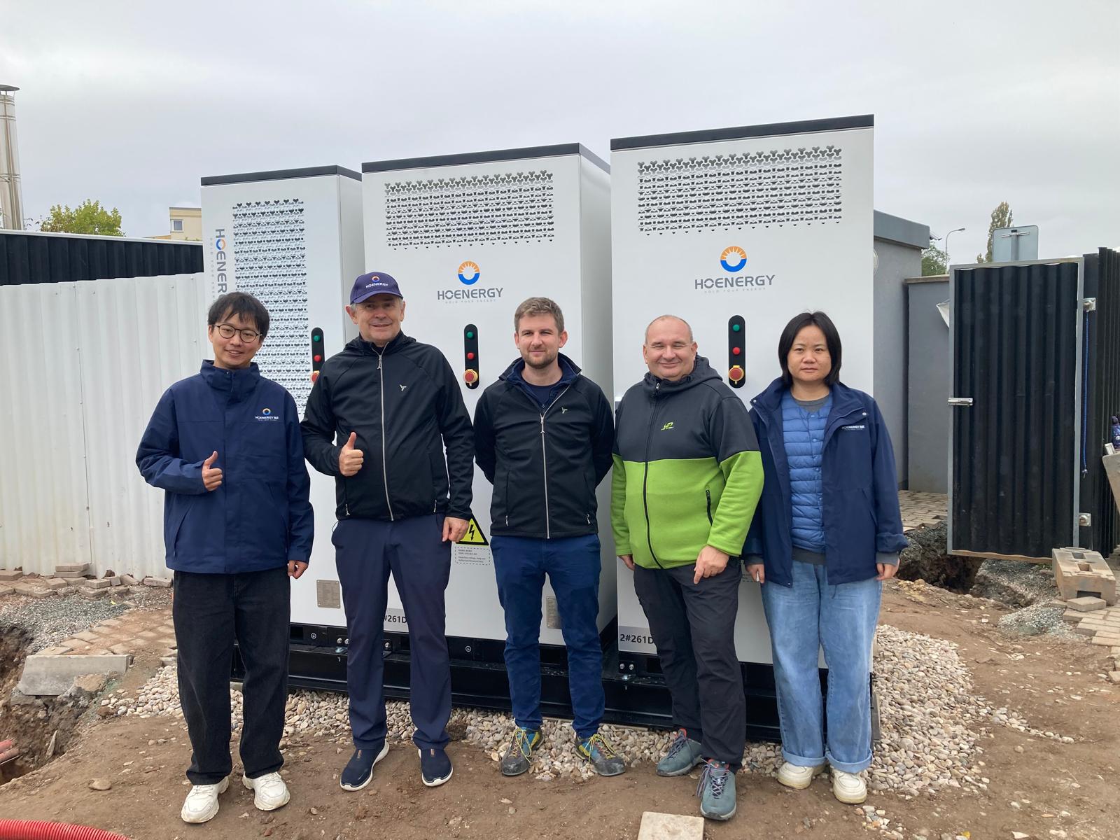 První Hoenergy D-Cube-261D v Česku: instalace a ustavení na místě